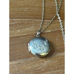 Vintage Gold Filled Etched Round Photo Locket Pendant Necklace
